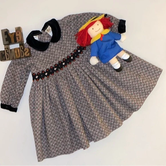 🇬🇧SARAH LOUISE England Tiny Floral Print Hand-Smocked Long Sleeve Dress - Picture 2 of 12